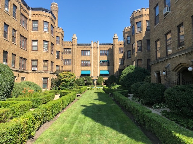 2416 West Greenleaf Avenue, Unit 2 Chicago, IL 60645 - Photo 1 of 14