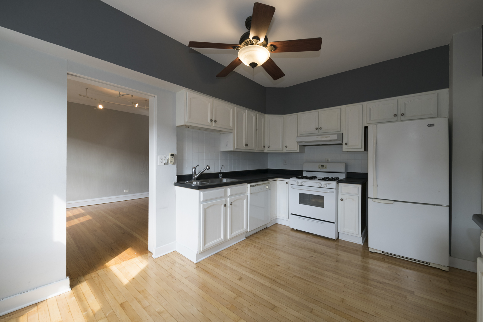 2416 West Greenleaf Avenue, Unit 2 Chicago, IL 60645 - Photo 6 of 14
