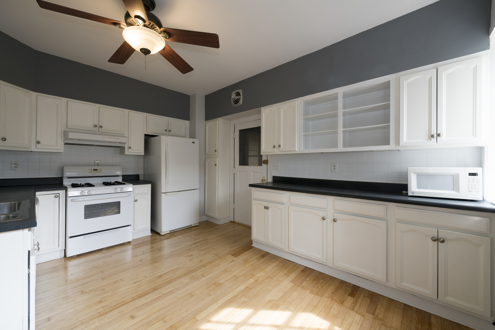 2416 West Greenleaf Avenue, Unit 2 Chicago, IL 60645 - Photo 7 of 14