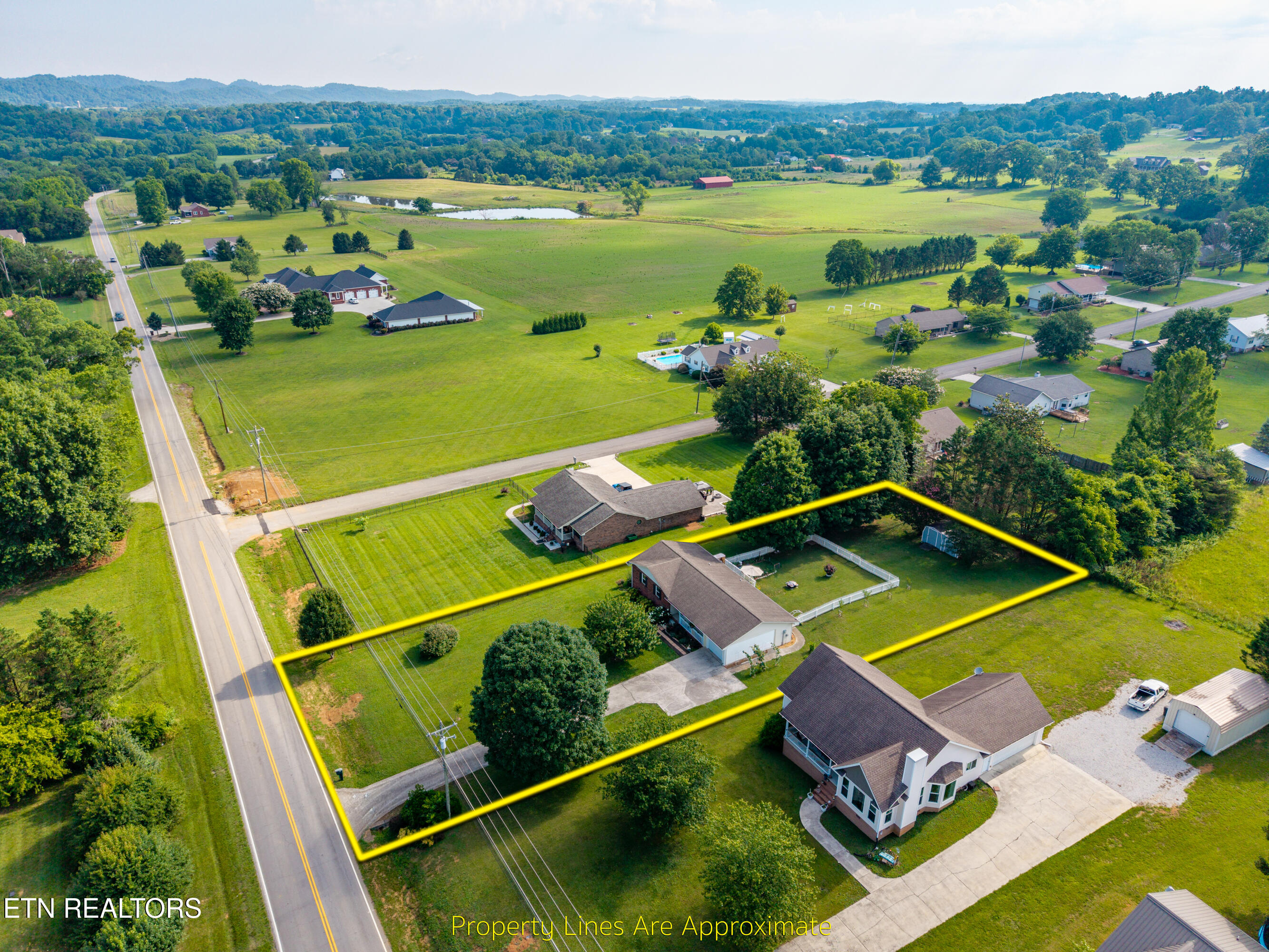 548 Hiwassee Road Madisonville, TN 37354 - Photo 3 of 35 Aproximate property lines
