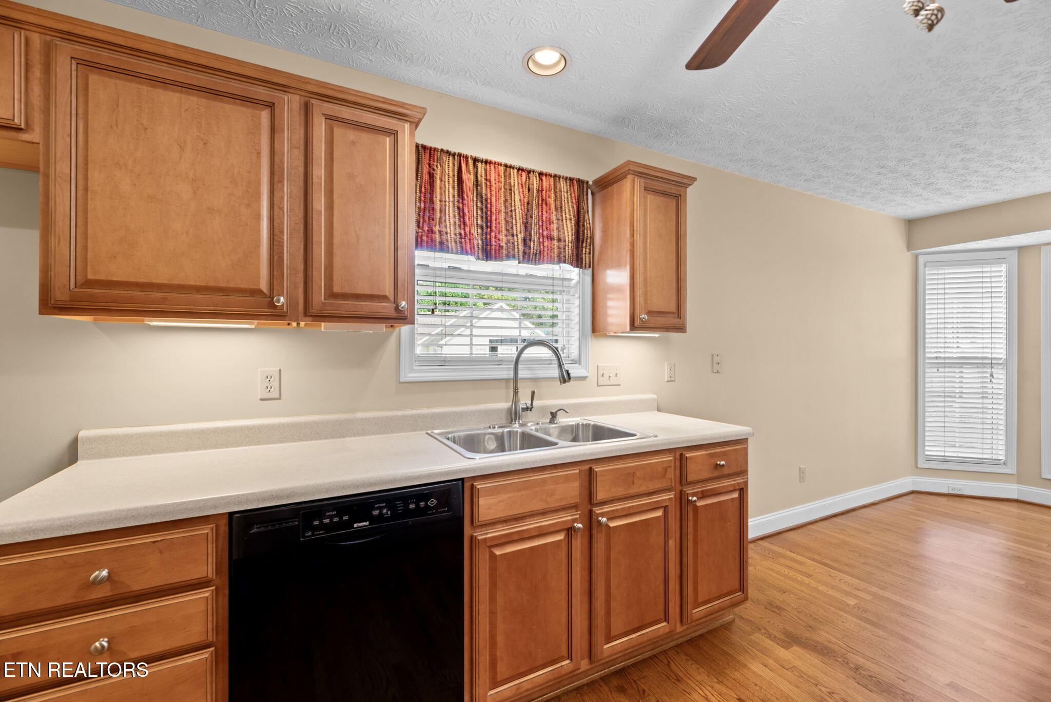 207 Laurel Road Clinton, TN 37716 - Photo 12 of 38 12-web-or-mls-Laurel207 (81)