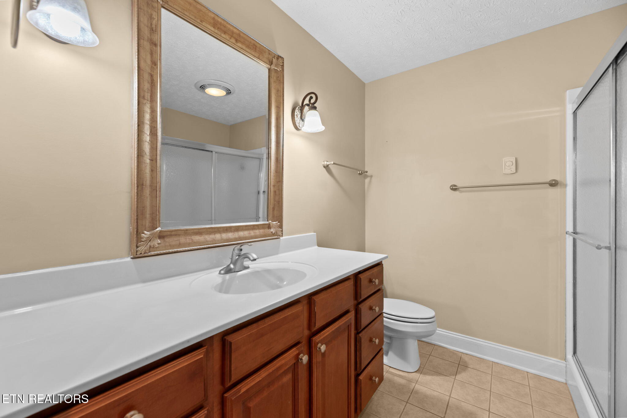 207 Laurel Road Clinton, TN 37716 - Photo 17 of 38 17-web-or-mls-Laurel207 (93)