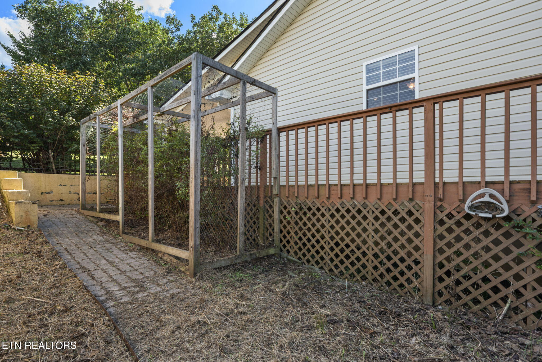 207 Laurel Road Clinton, TN 37716 - Photo 37 of 38 37-web-or-mls-Laurel207 (40)