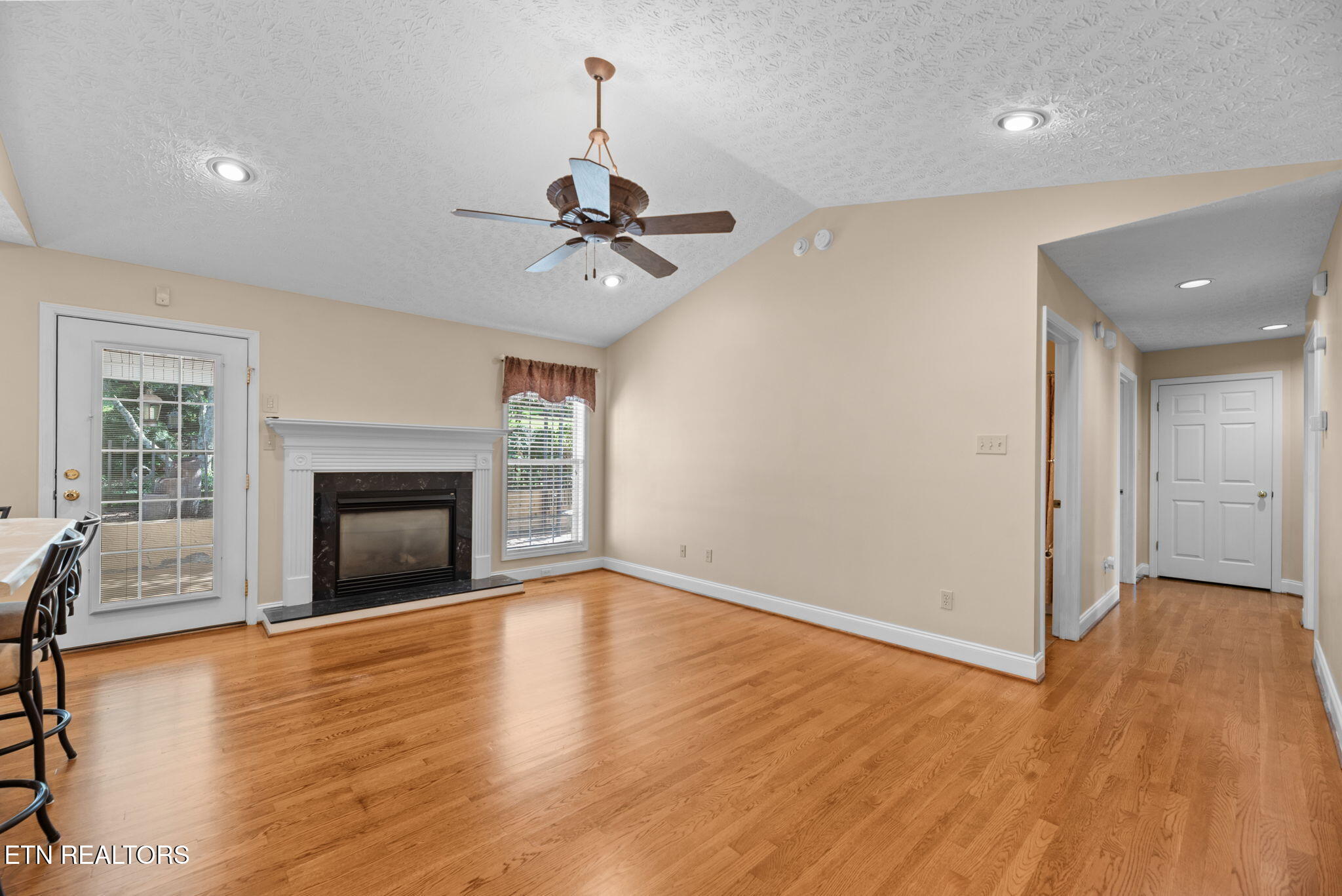 207 Laurel Road Clinton, TN 37716 - Photo 5 of 38 5-web-or-mls-Laurel207 (57)