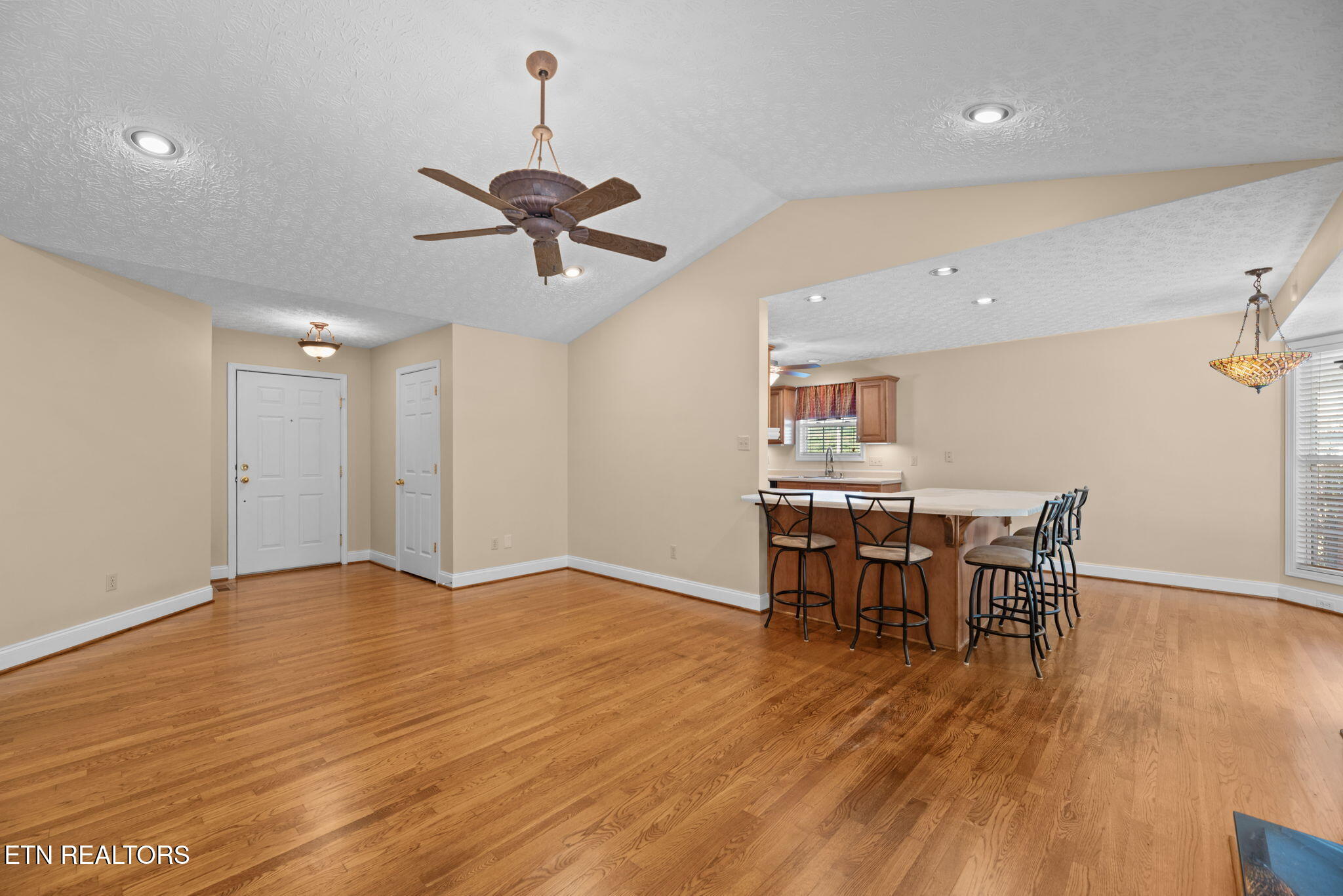 207 Laurel Road Clinton, TN 37716 - Photo 6 of 38 6-web-or-mls-Laurel207 (60)