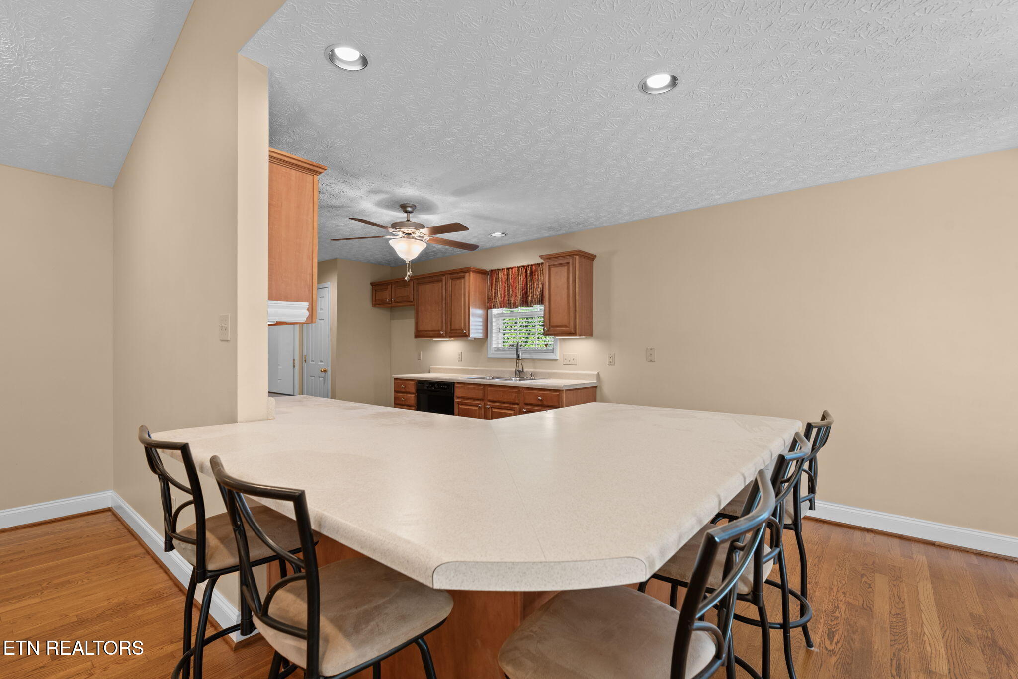 207 Laurel Road Clinton, TN 37716 - Photo 7 of 38 7-web-or-mls-Laurel207 (63)