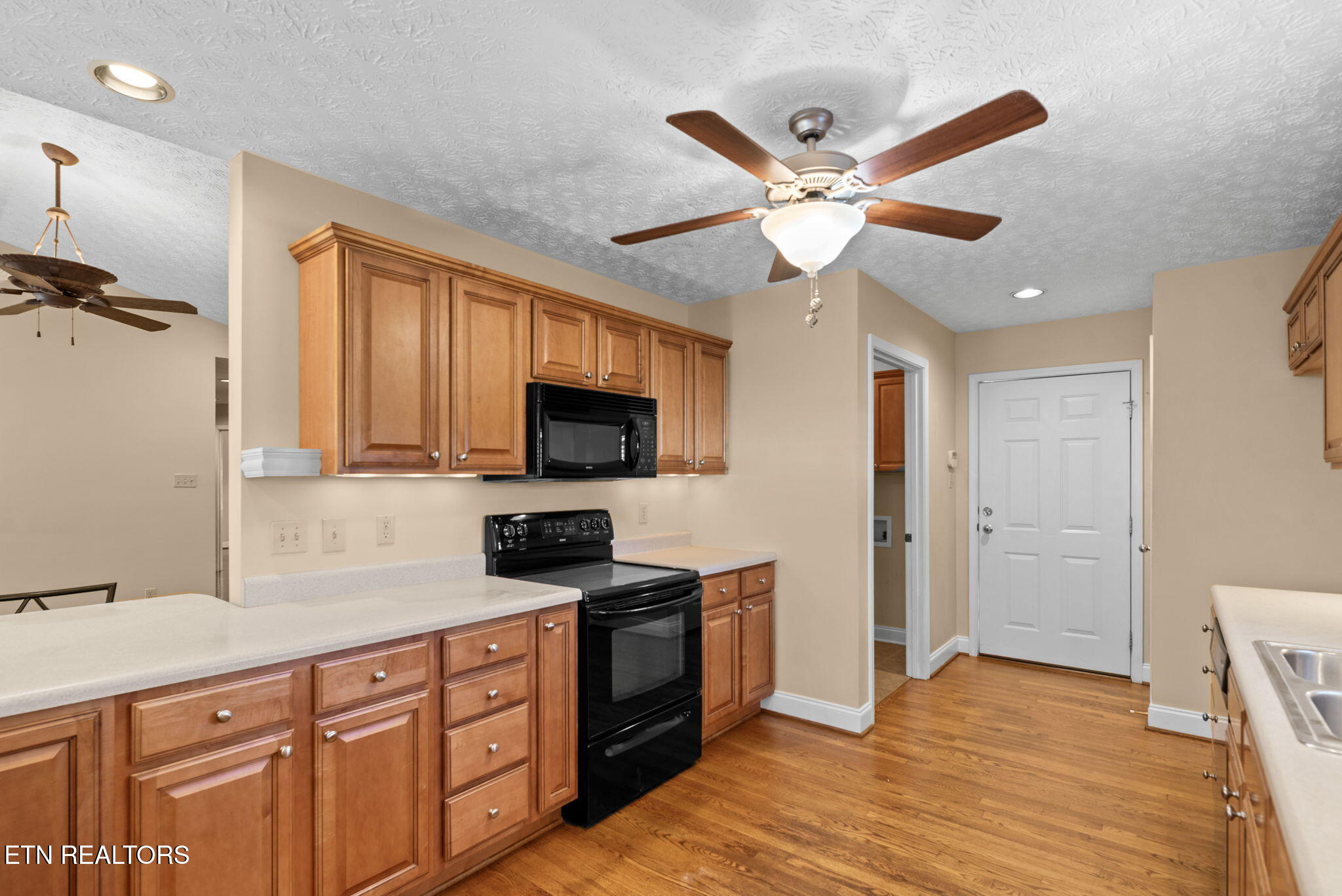 207 Laurel Road Clinton, TN 37716 - Photo 9 of 38 9-web-or-mls-Laurel207 (69)