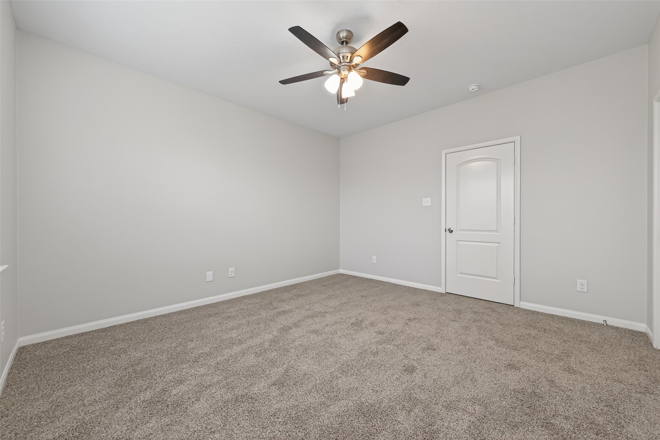 12038 Powderhorn Lane Pinehurst, TX 77362 - Photo 23 of 50 an empty room with closet and a ceiling fan