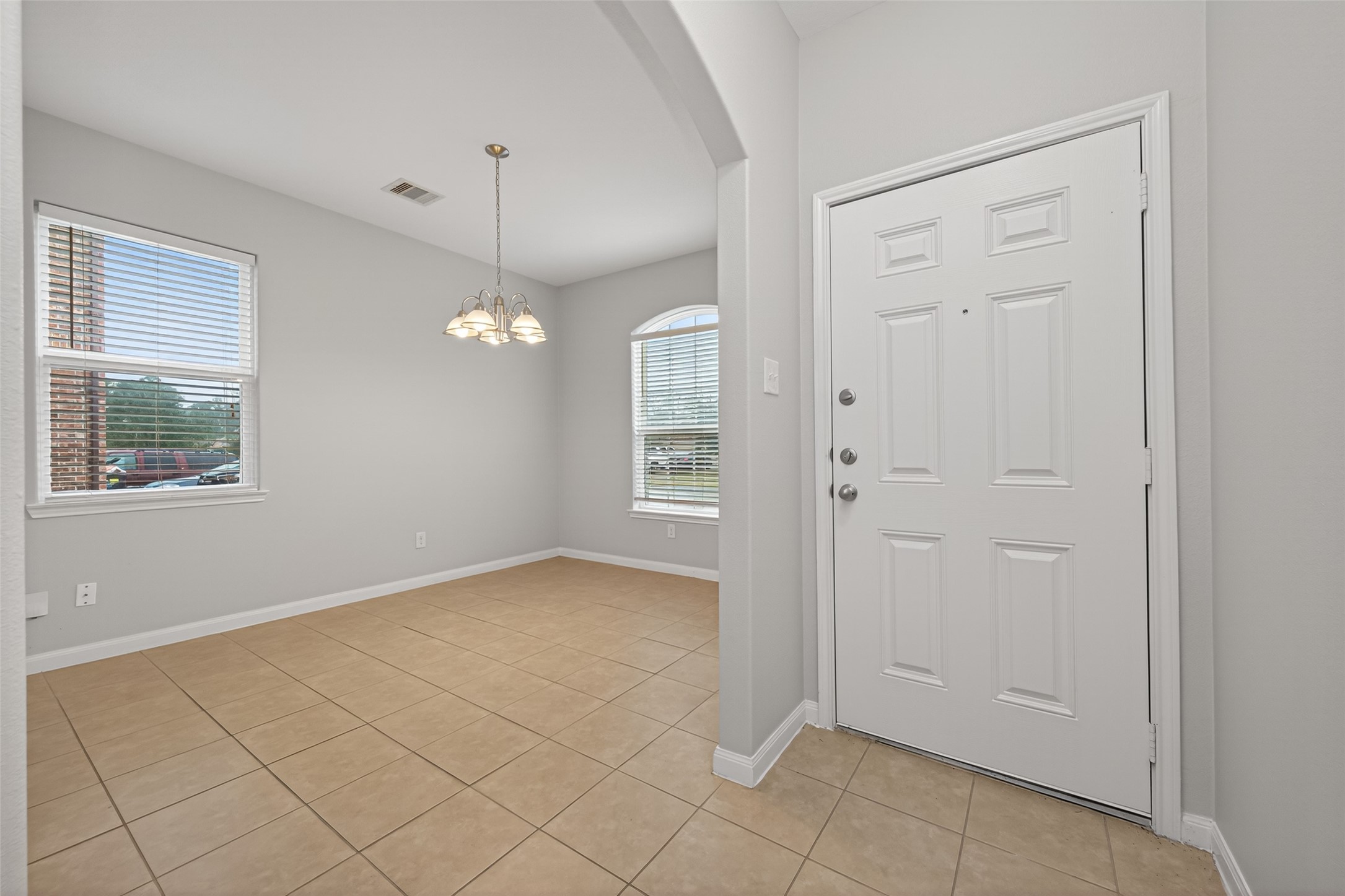 12038 Powderhorn Lane Pinehurst, TX 77362 - Photo 5 of 50 an empty room with windows and closet