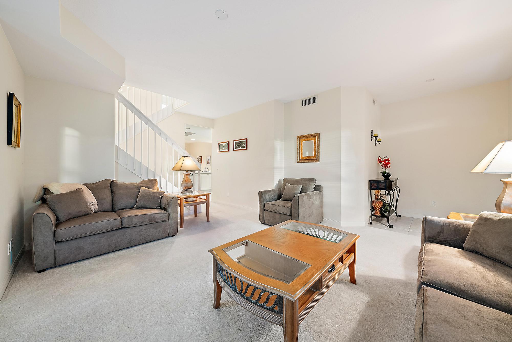 277 New Haven Boulevard Jupiter, FL 33458 - Photo 14 of 36 Entry/Living Area