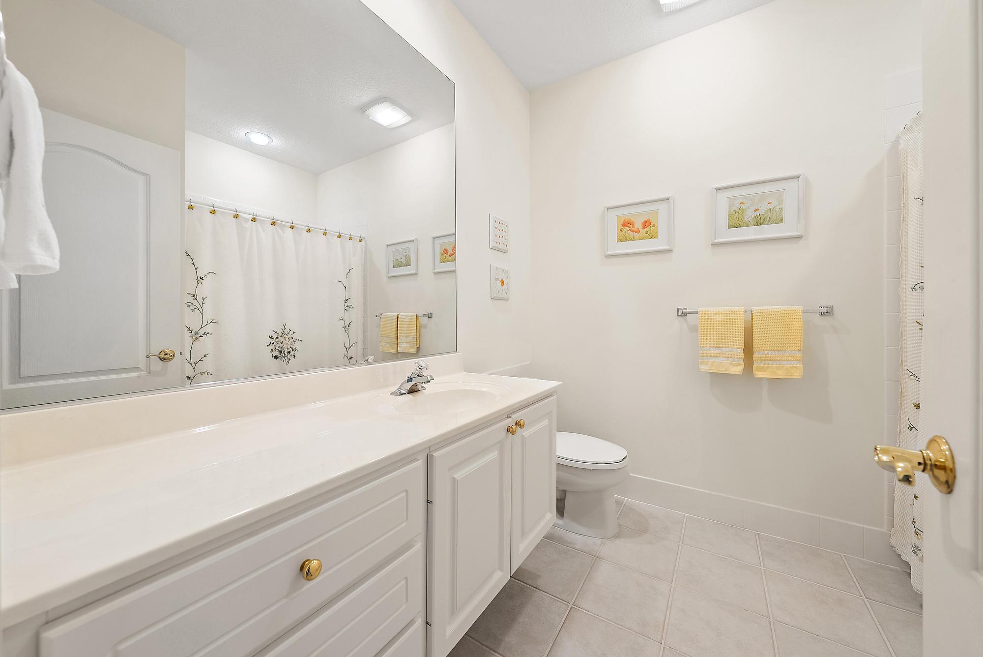 277 New Haven Boulevard Jupiter, FL 33458 - Photo 36 of 36 Guest Bath