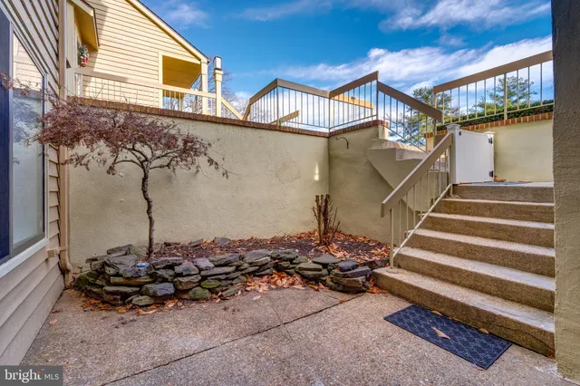 a view of building with roof deck