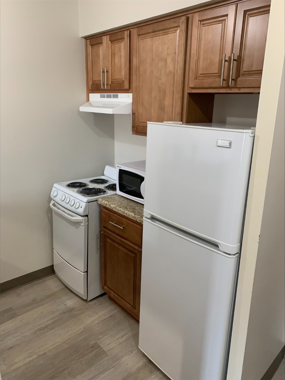 8400 Engleman Street Center Line, MI 48015 - Photo 13 of 16 a utility room with dryer and washer