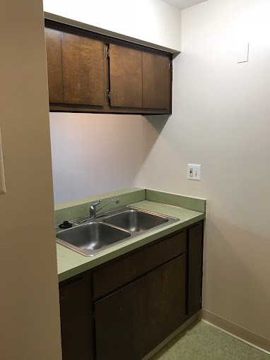 8400 Engleman Street Center Line, MI 48015 - Photo 9 of 16 a utility room with sink