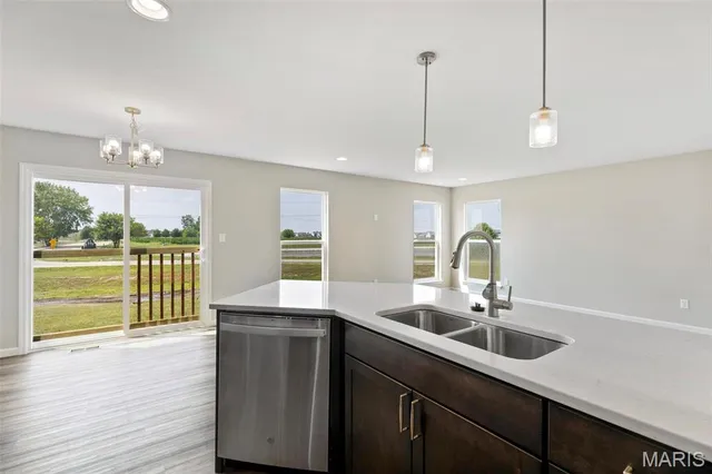 $349,900 | 41 Fairmount Grv Drive, St. Peters, MO 63376