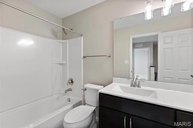 $349,900 | 41 Fairmount Grv Drive, St. Peters, MO 63376