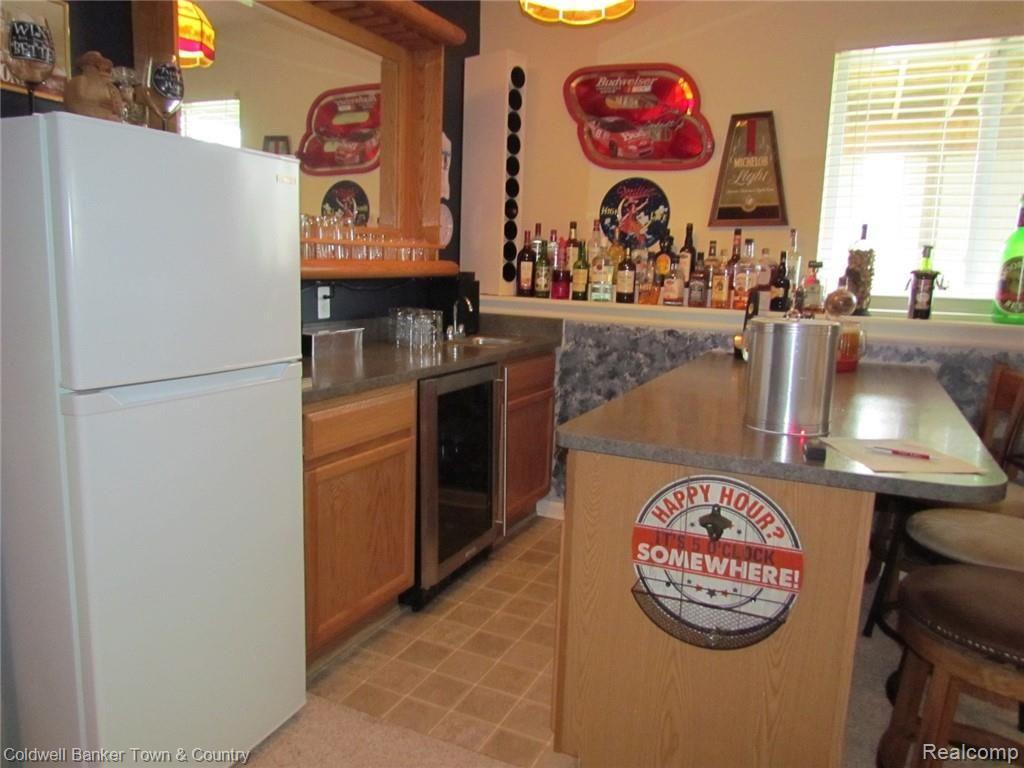 845 Dewars Street Howell, MI 48843 - Photo 23 of 36 Wet bar, refrigerator not staying