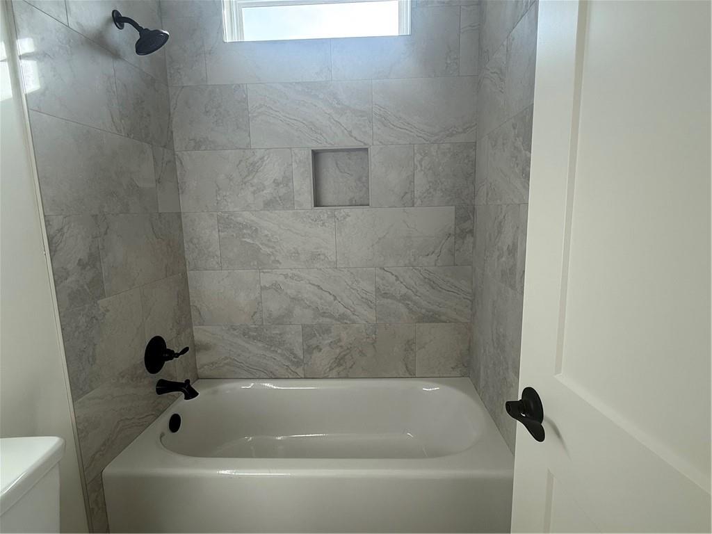 1723 Darby Road Waleska, GA 30183 - Photo 20 of 29 a bathroom with a tub