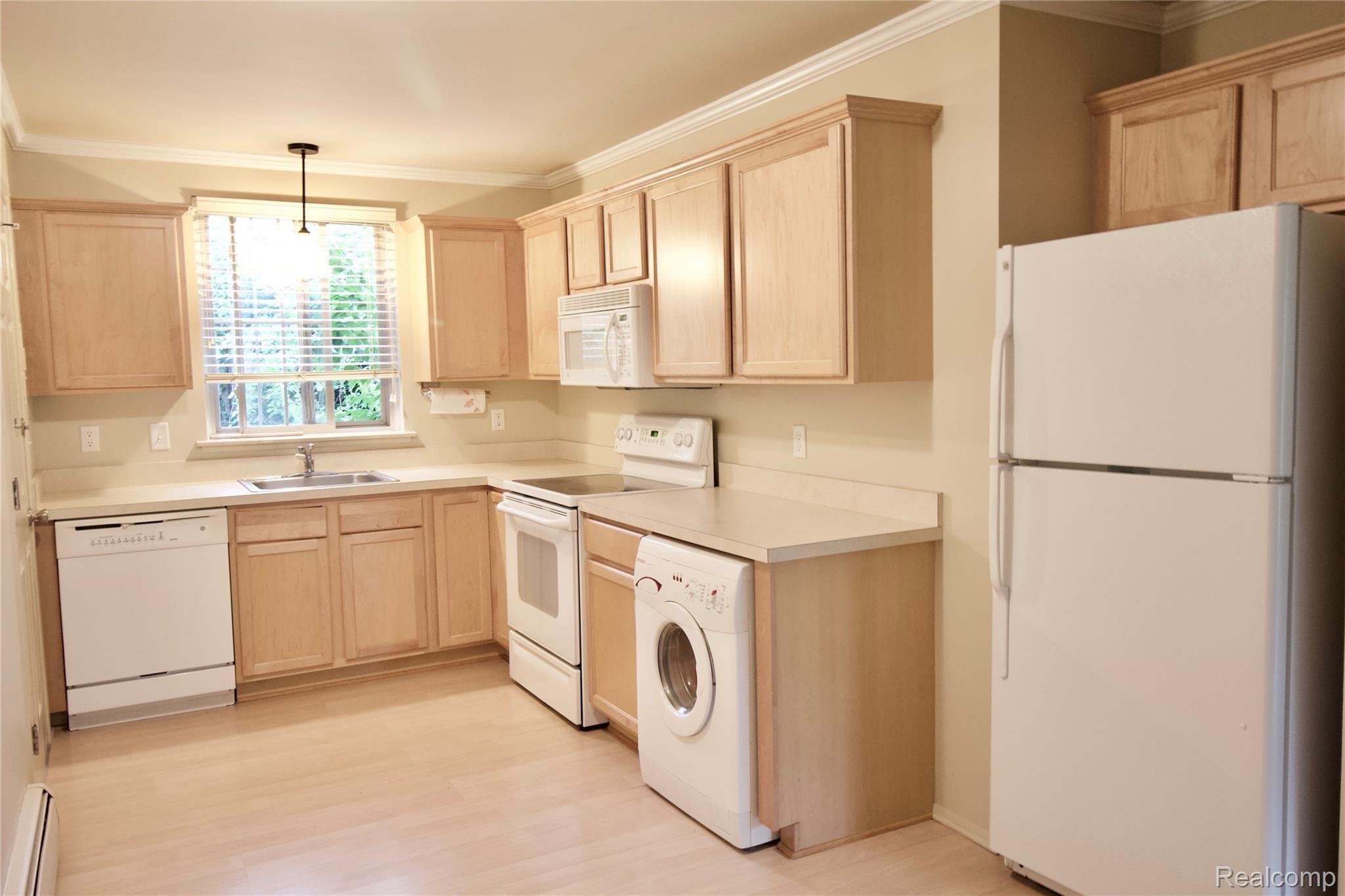 436 Romeo Road, Unit 314 Rochester, MI 48307 - Photo 3 of 15 fullsizeoutput_6e9.jpeg