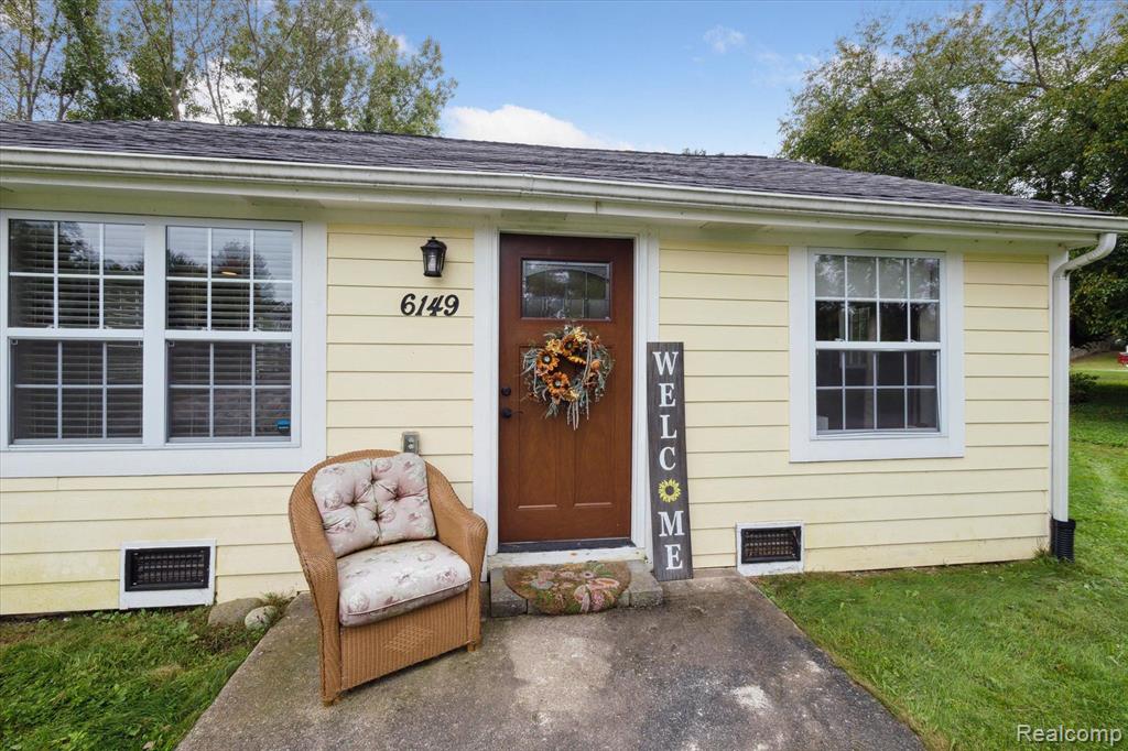 6149 Waldon Road Clarkston, MI 48346 - Photo 1 of 33