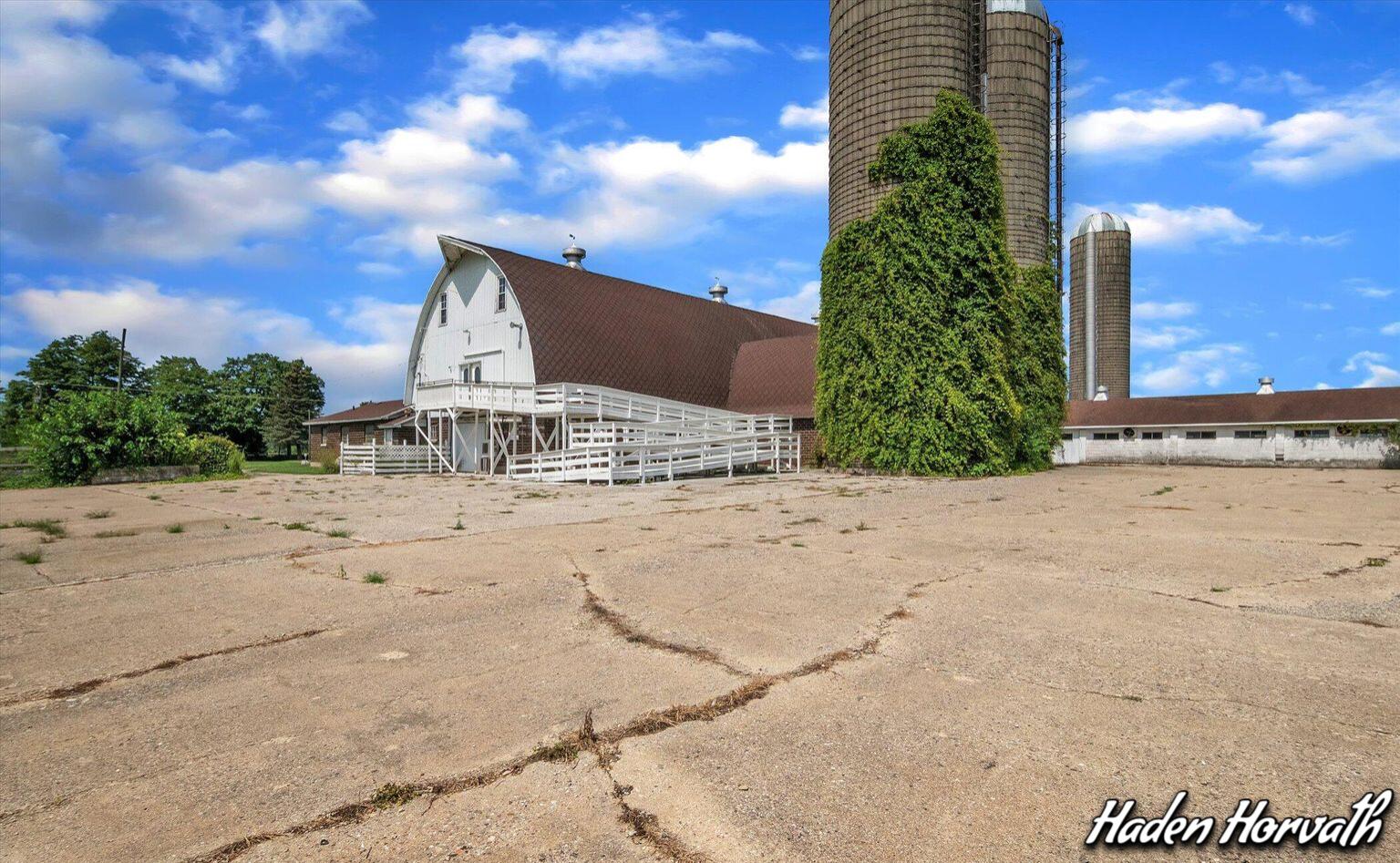 2940 South Ravenna Road Ravenna, MI 49451 - Photo 48 of 82 Parking lot