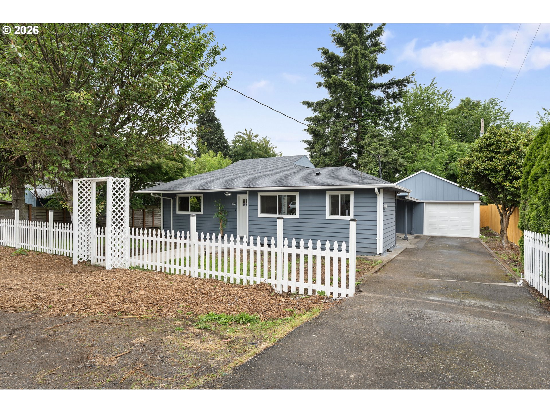8923 Southeast Clinton Street Portland, OR 97266 - Photo 2 of 36 Front Yard