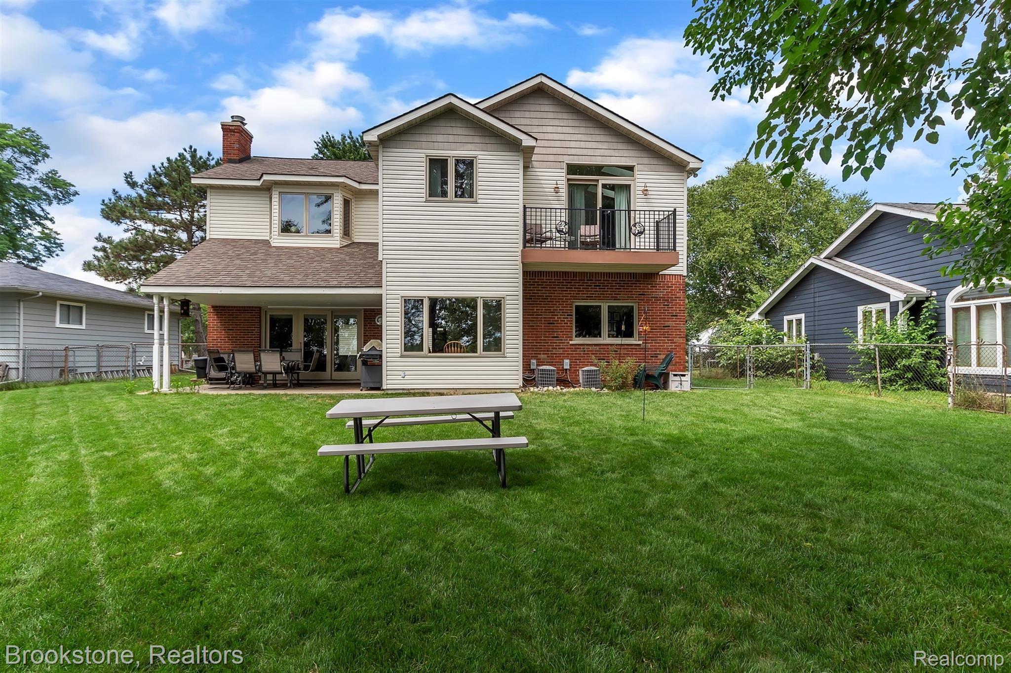8715 Waumegah Road Clarkston, MI 48348 - Photo 2 of 60 45-8715 Waumegah Rd-WindowStill-Rea.jpg