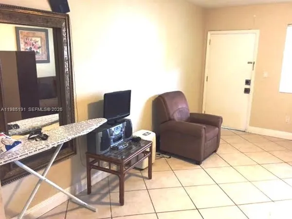 $1,500 | 7315 Byron Avenue, Unit 6, Miami Beach, FL 33141