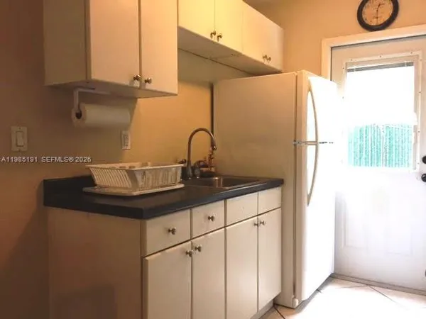 $1,500 | 7315 Byron Avenue, Unit 6, Miami Beach, FL 33141
