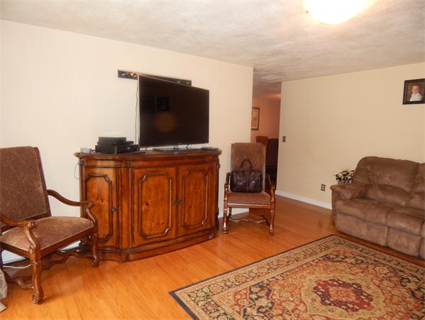 26 Larnis Road Framingham, MA 01701 - Photo 11 of 28
