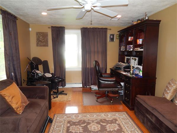 26 Larnis Road Framingham, MA 01701 - Photo 13 of 28