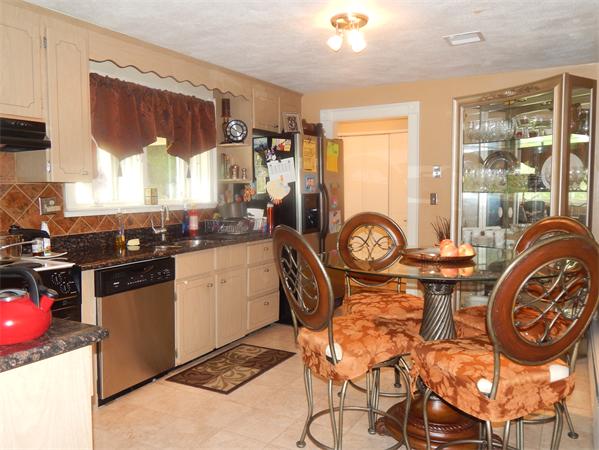 26 Larnis Road Framingham, MA 01701 - Photo 3 of 28