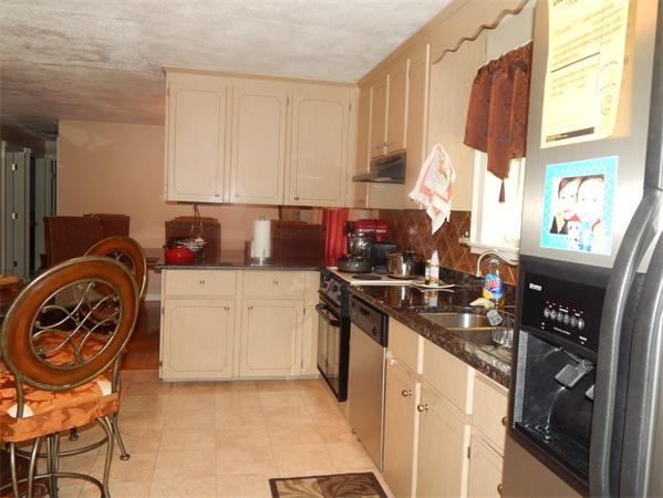 26 Larnis Road Framingham, MA 01701 - Photo 4 of 28