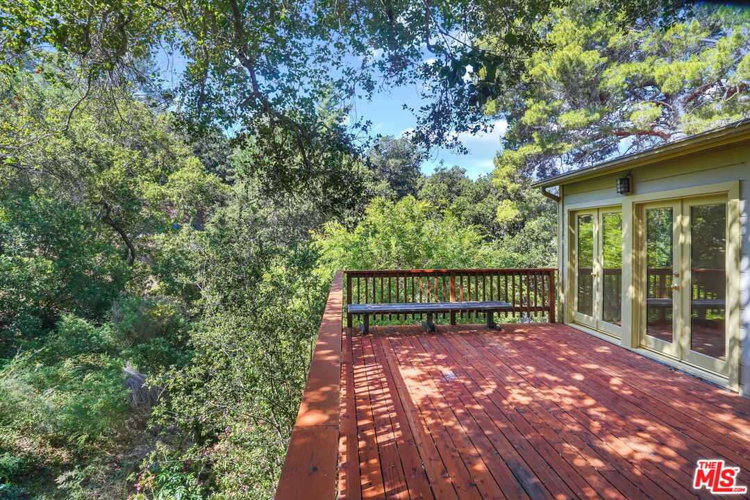 21652 Encina Road Topanga, CA 90290 - Photo 17 of 18