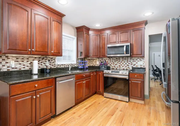 $639,999 | 4 Rowe Street, Coram, NY 11727