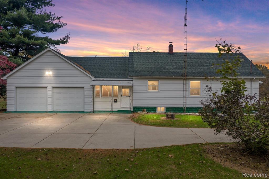 2658 Hawkins Road Jackson, MI 49201 - Photo 2 of 32