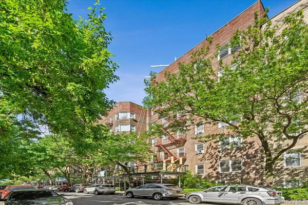 $289,000 | 3810 Greystone Avenue, Unit 501 | Fieldston