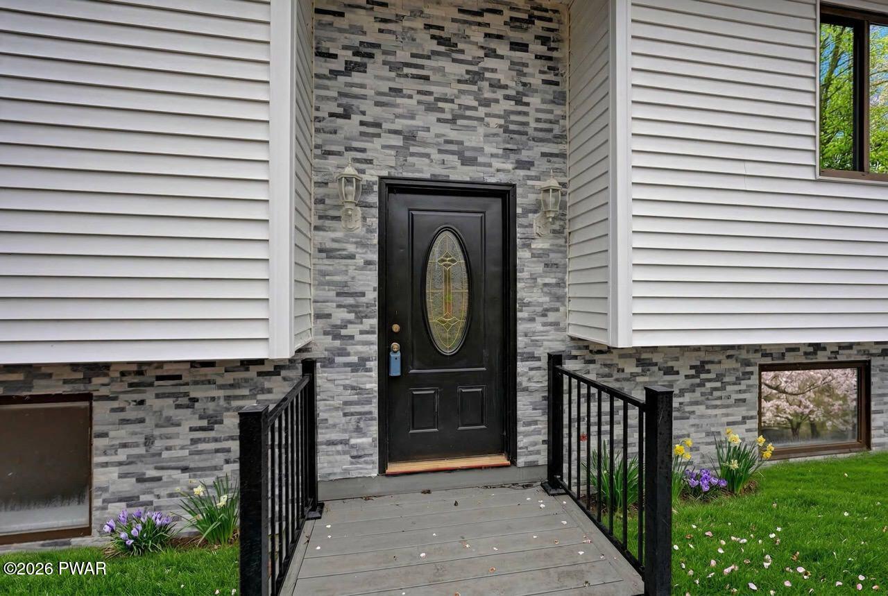 109 Rodeo Lane Hawley, PA 18428 - Photo 9 of 75