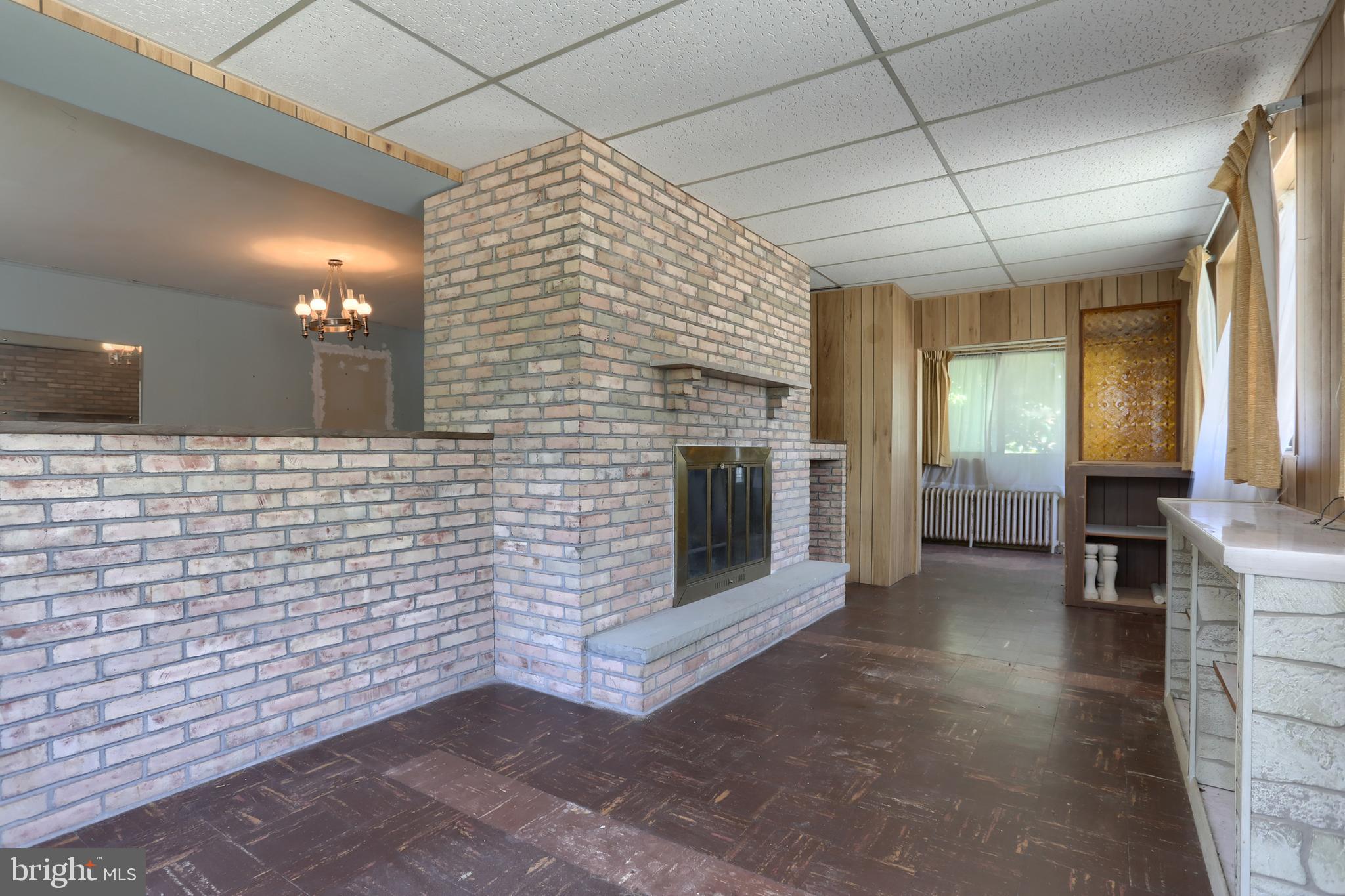 332 East Walnut Street Reading, PA 19607 - Photo 10 of 40 Double Sided Fireplace