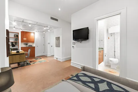 $1,865,000 | 2600 North Lakeview Avenue, Unit 9B, Chicago, IL 60614