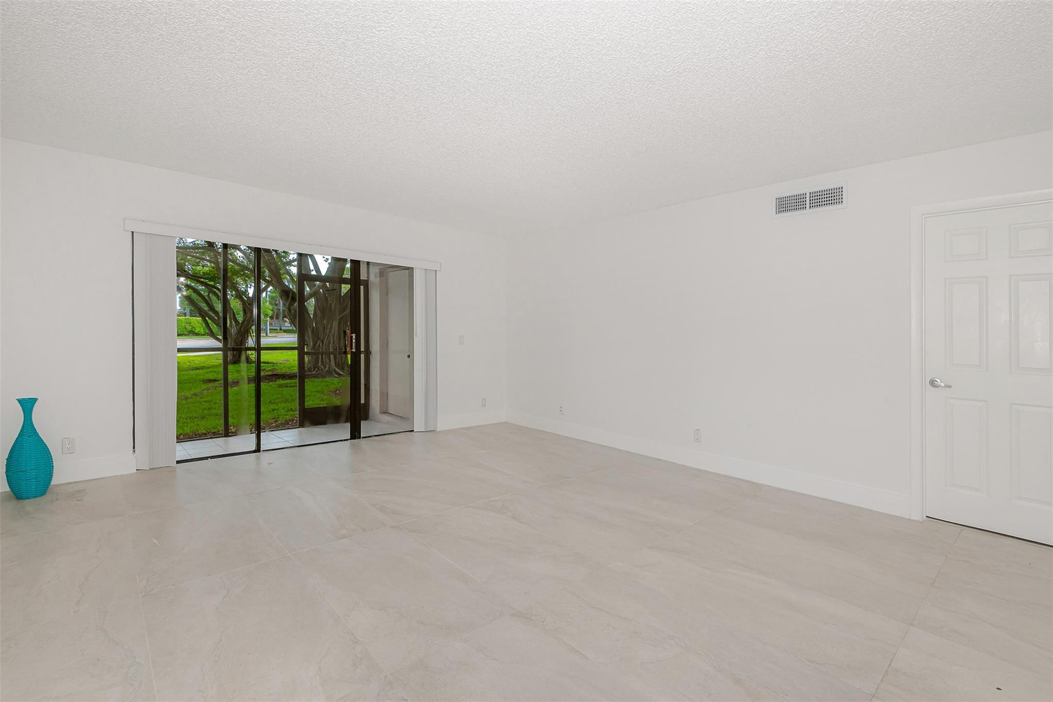 340 Racquet Club Road, Unit 101 Weston, FL 33326 - Photo 4 of 29 Photo 4