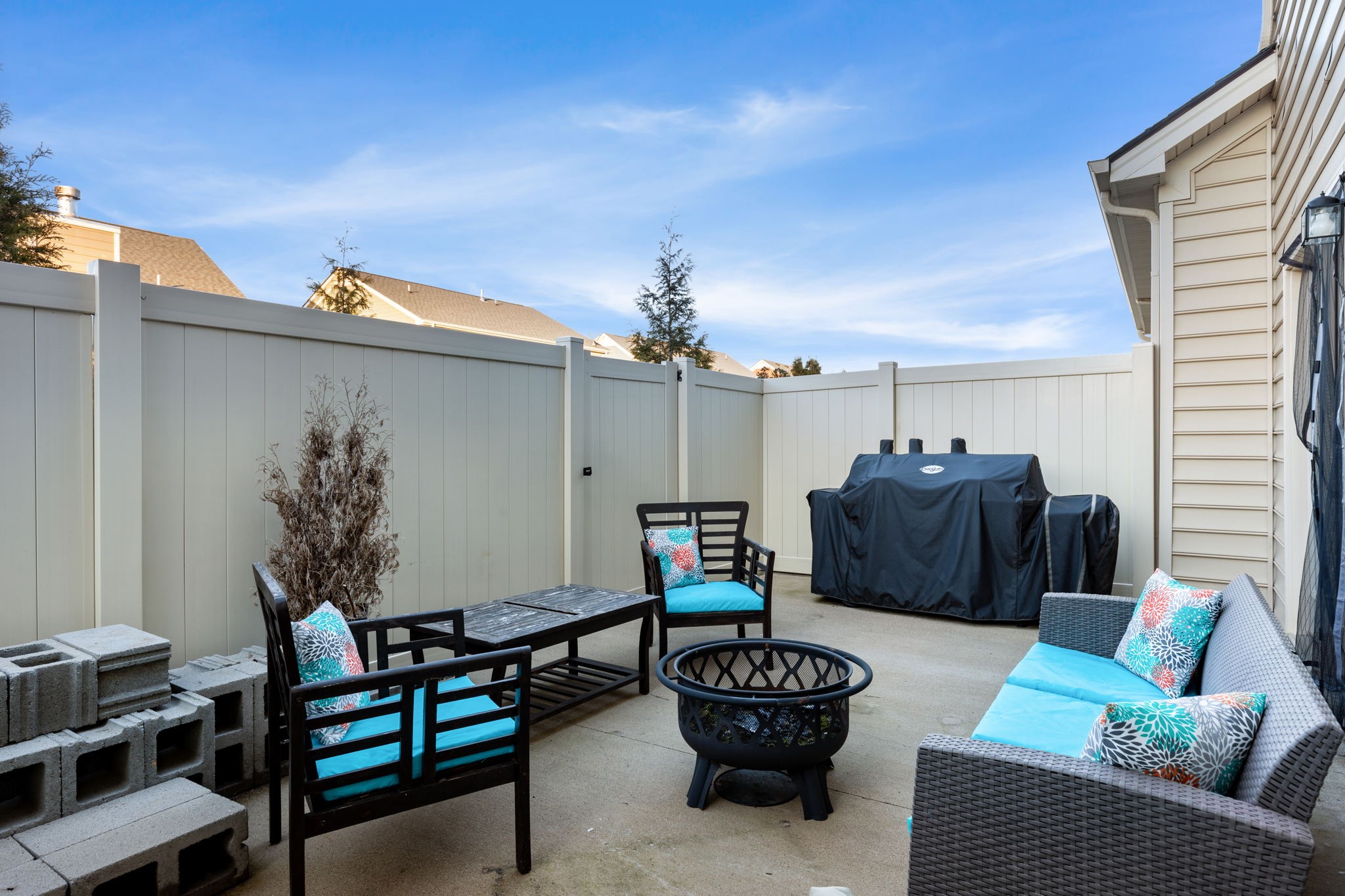 4406 Prometheus Way Murfreesboro, TN 37128 - Photo 26 of 27 a living room with furniture and a potted plant