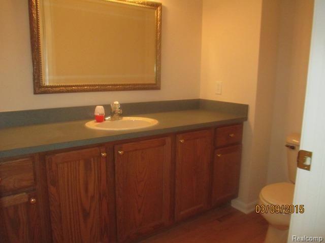 1827 Cloverdale Drive Rochester, MI 48307 - Photo 9 of 14 IMG_9970.jpg