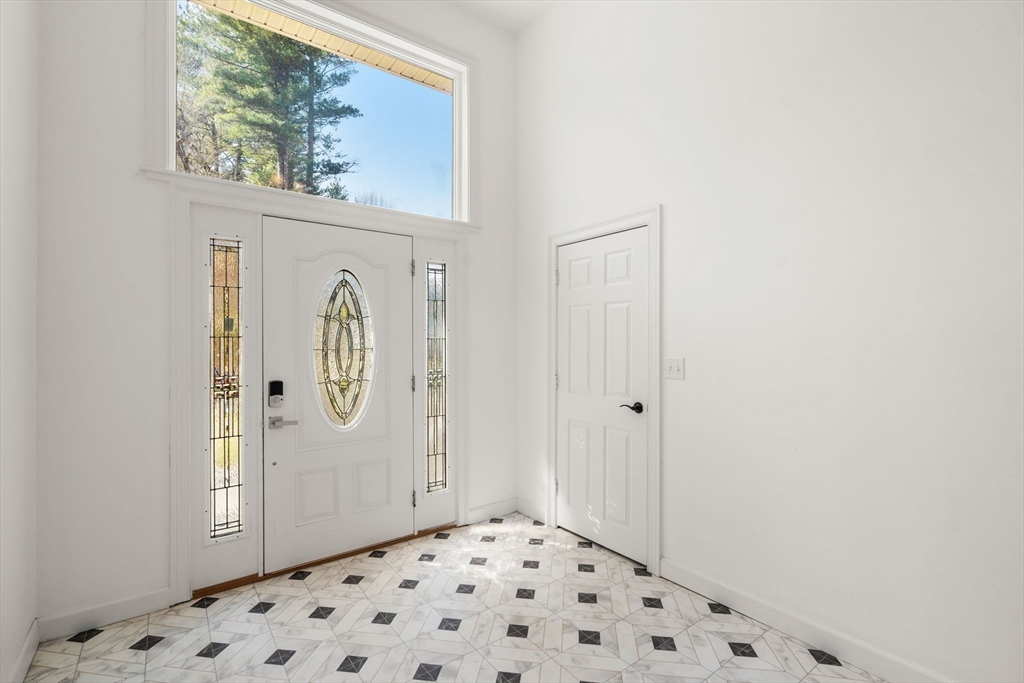 44 Connolly Road Billerica, MA 01821 - Photo 4 of 39