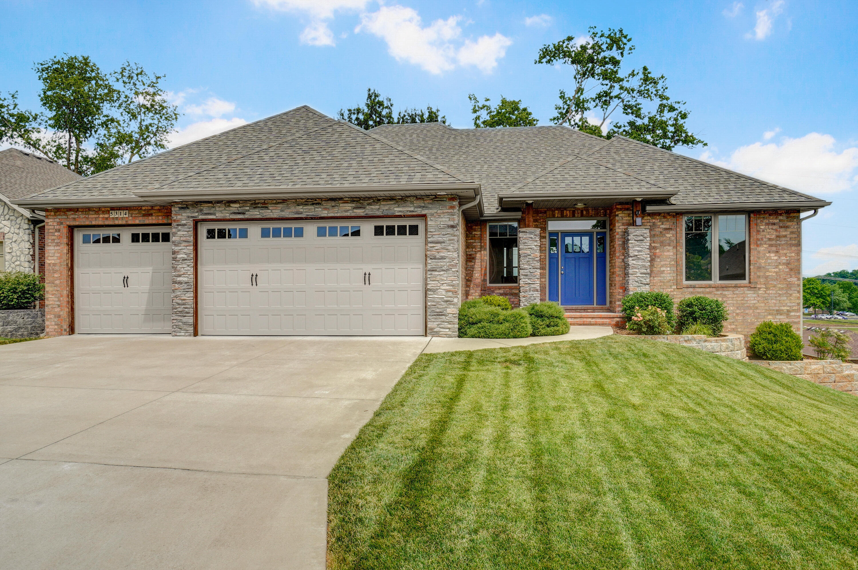 5314 South Twelve Oaks Road Springfield, MO 65810 - Photo 1 of 1 5314 S Twelve Oaks Rd-2