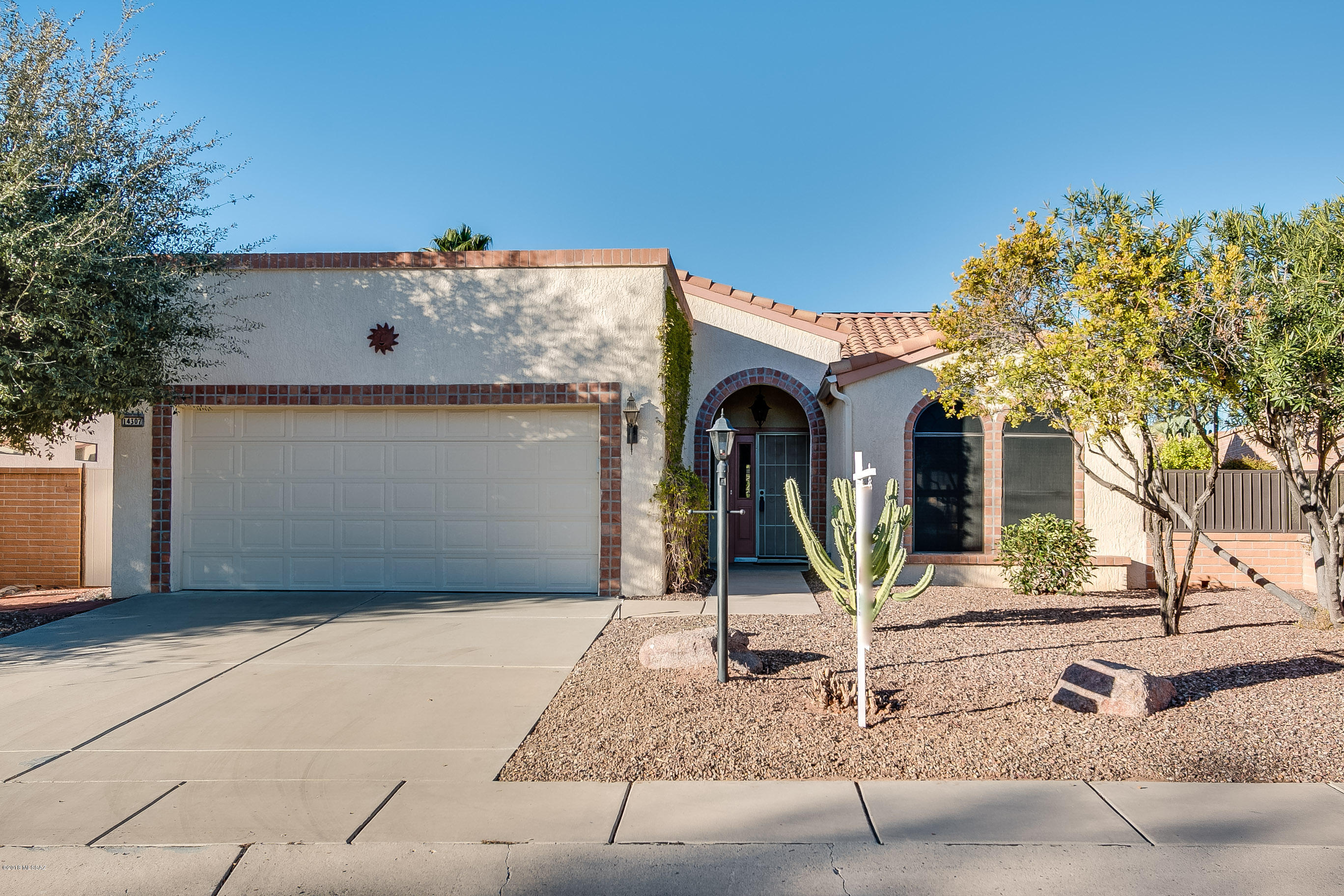 14307 North Rusty Gate Trail Oro Valley, AZ 85755 - Photo 2 of 42