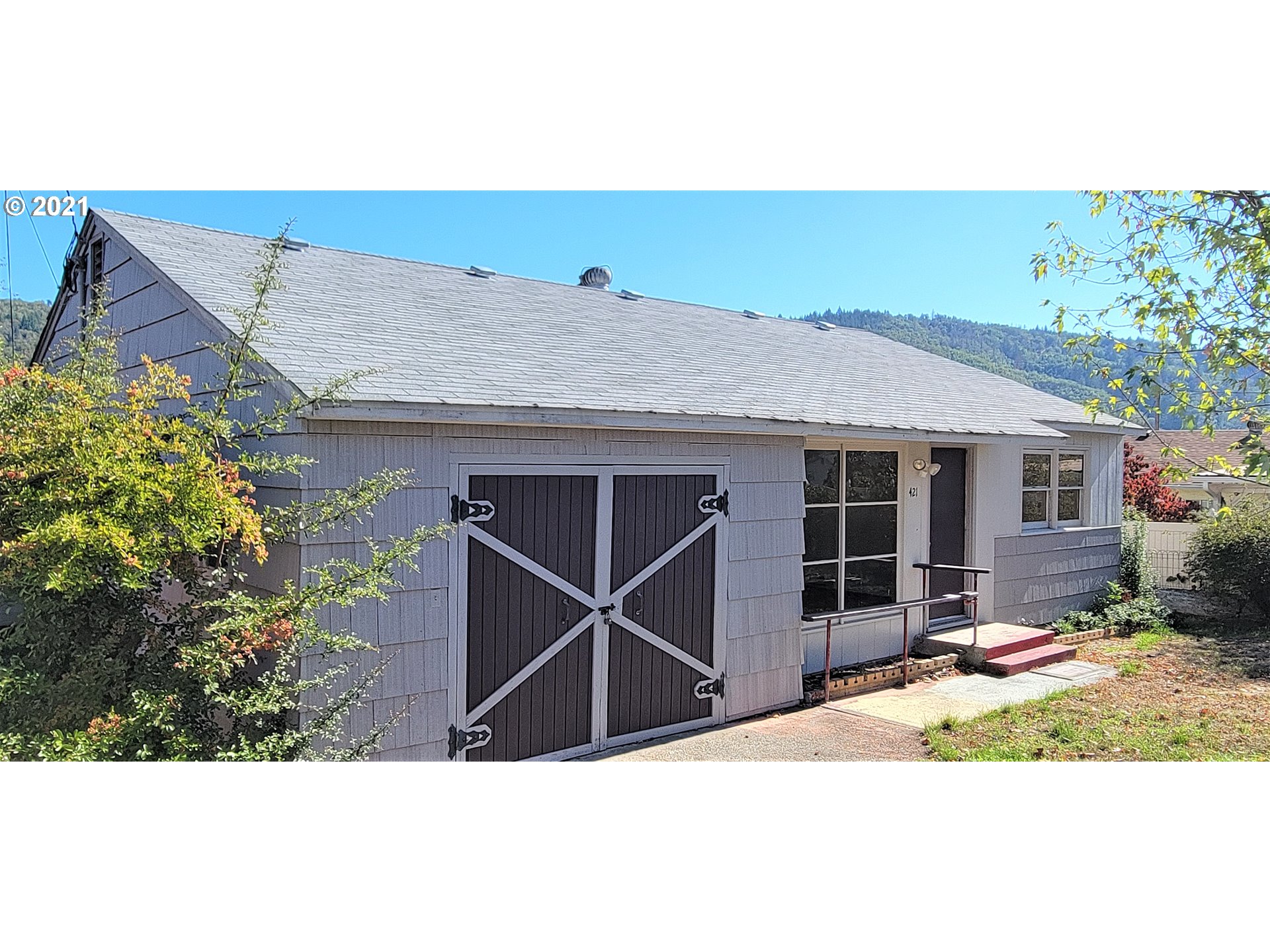 421 Smith Street Riddle, OR 97469 - Photo 1 of 14 a view of outdoor space and yard