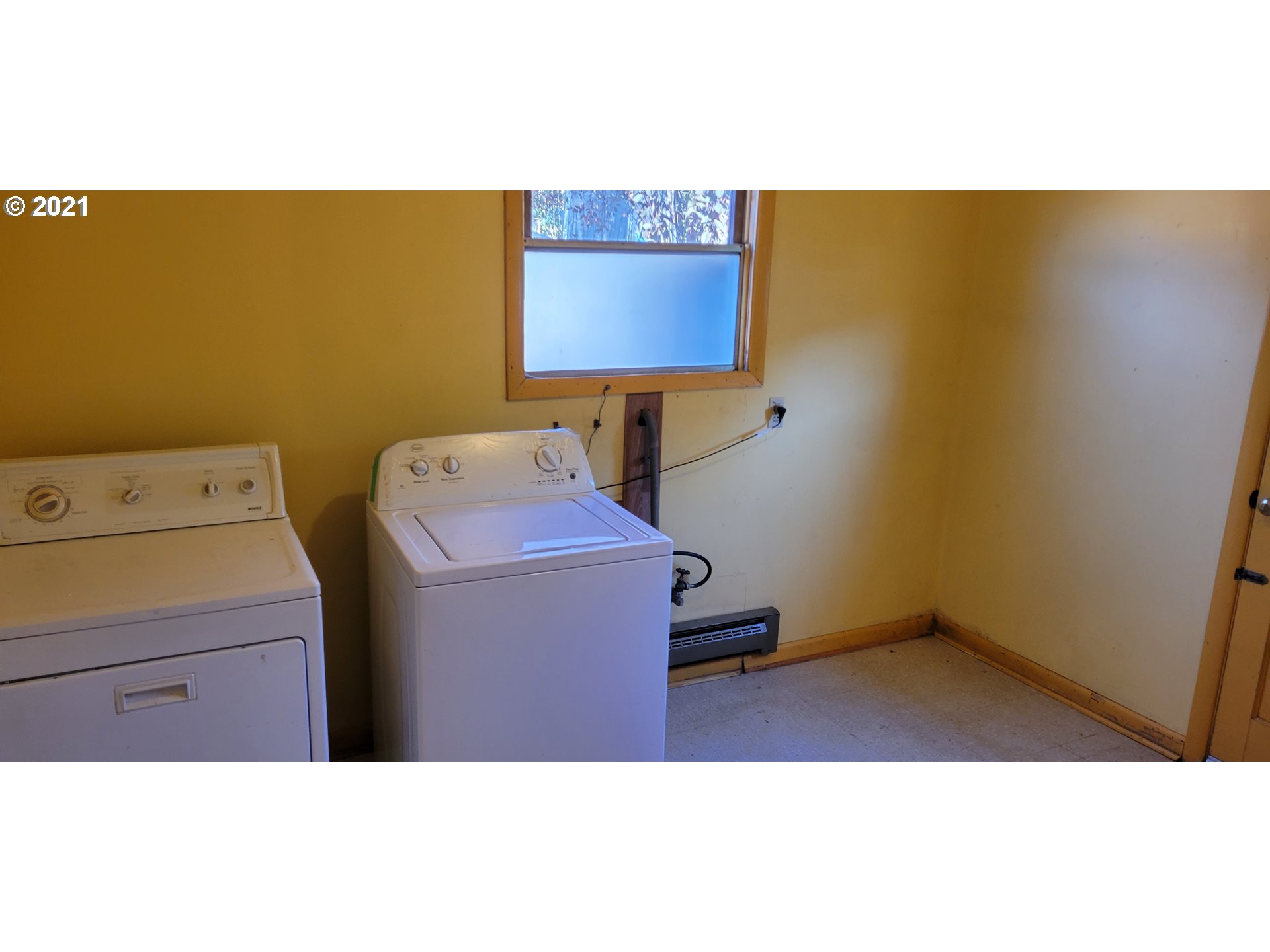 421 Smith Street Riddle, OR 97469 - Photo 13 of 14 a utility room with dryer and washer