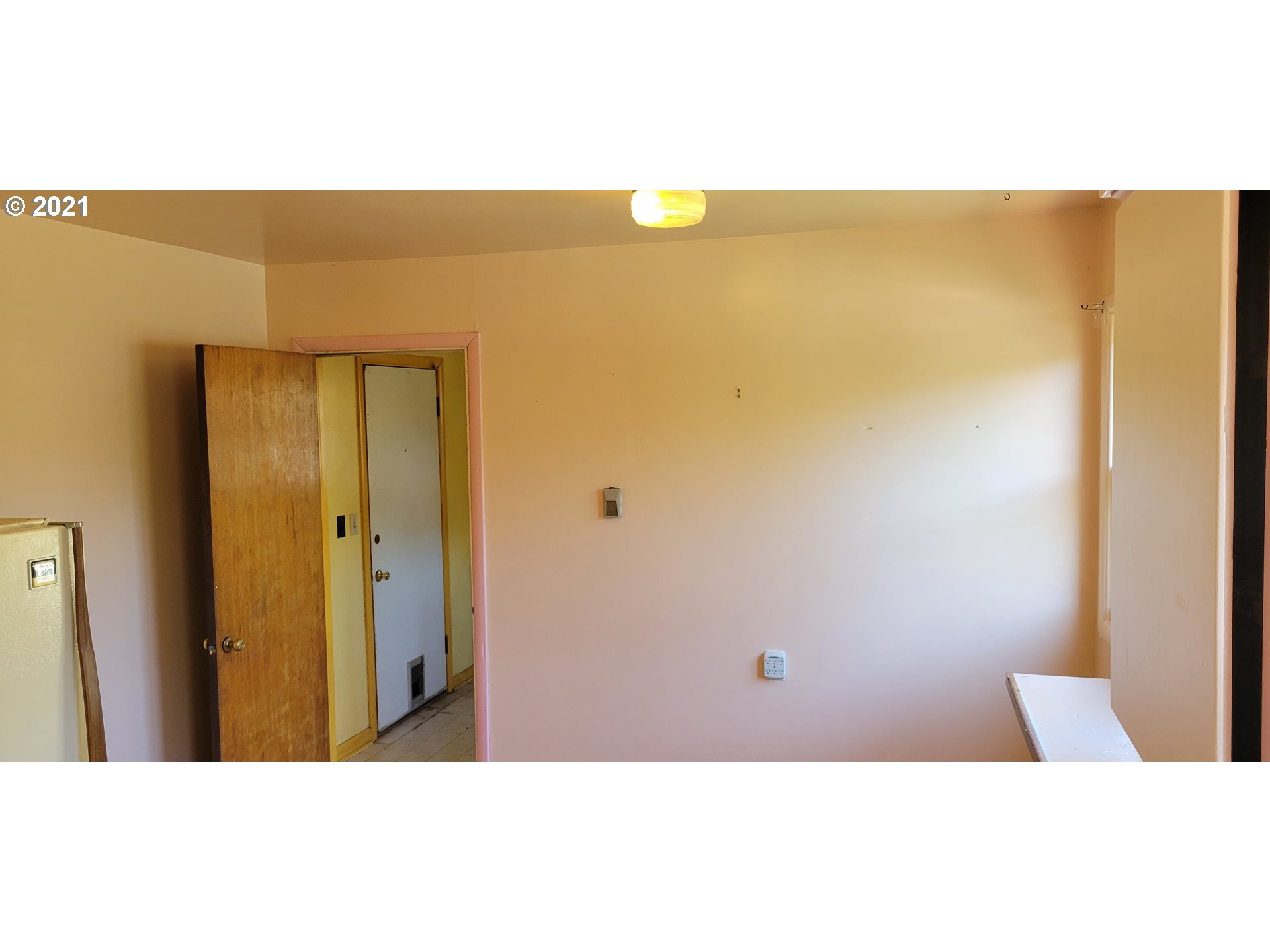 421 Smith Street Riddle, OR 97469 - Photo 14 of 14 a view of an empty room