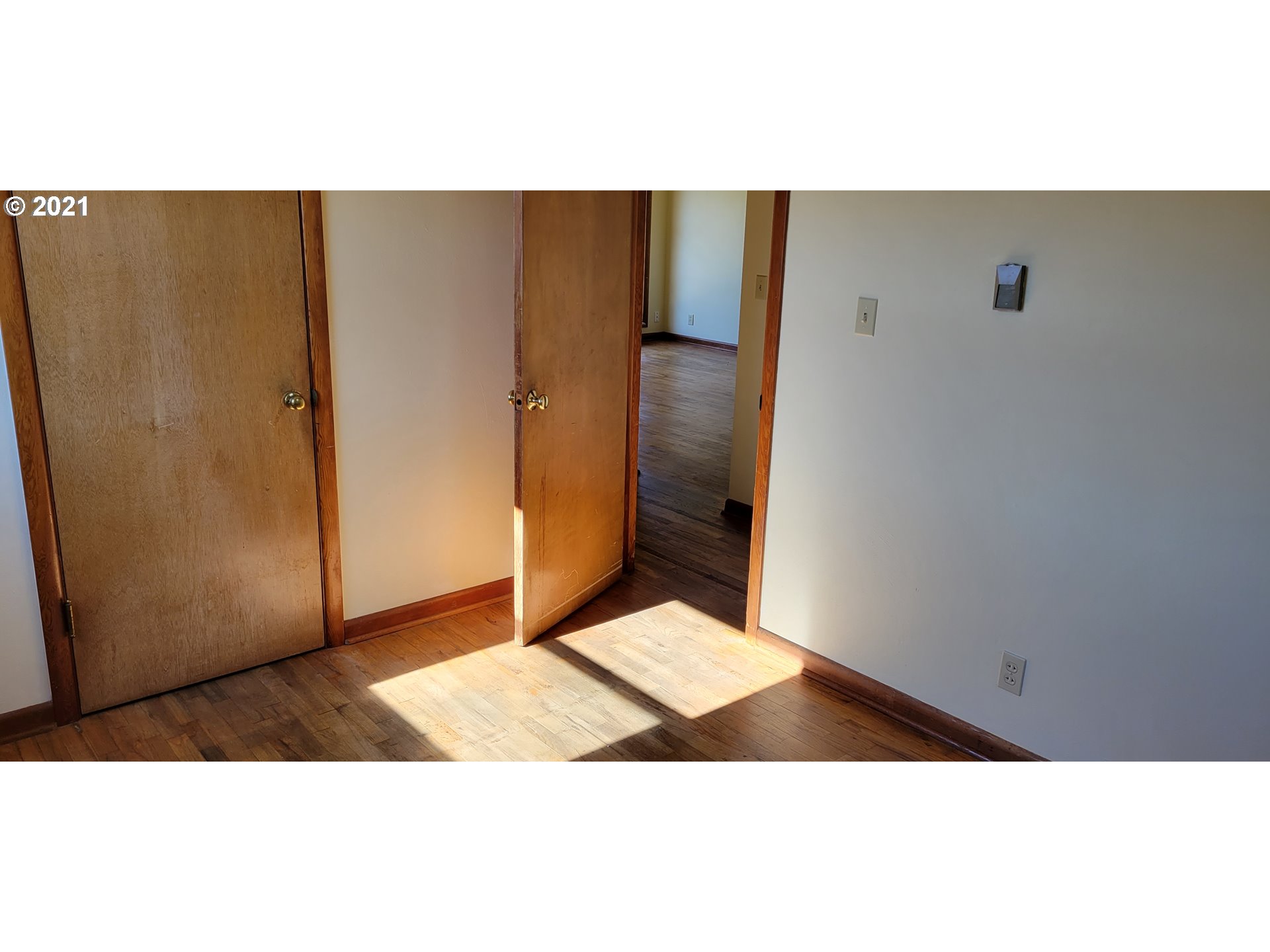 421 Smith Street Riddle, OR 97469 - Photo 7 of 14 a view of an empty room